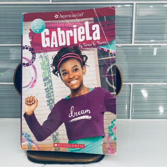 Bundle of 5 Scholastic Books Plus Small Pencil Case - Picture 7 of 16